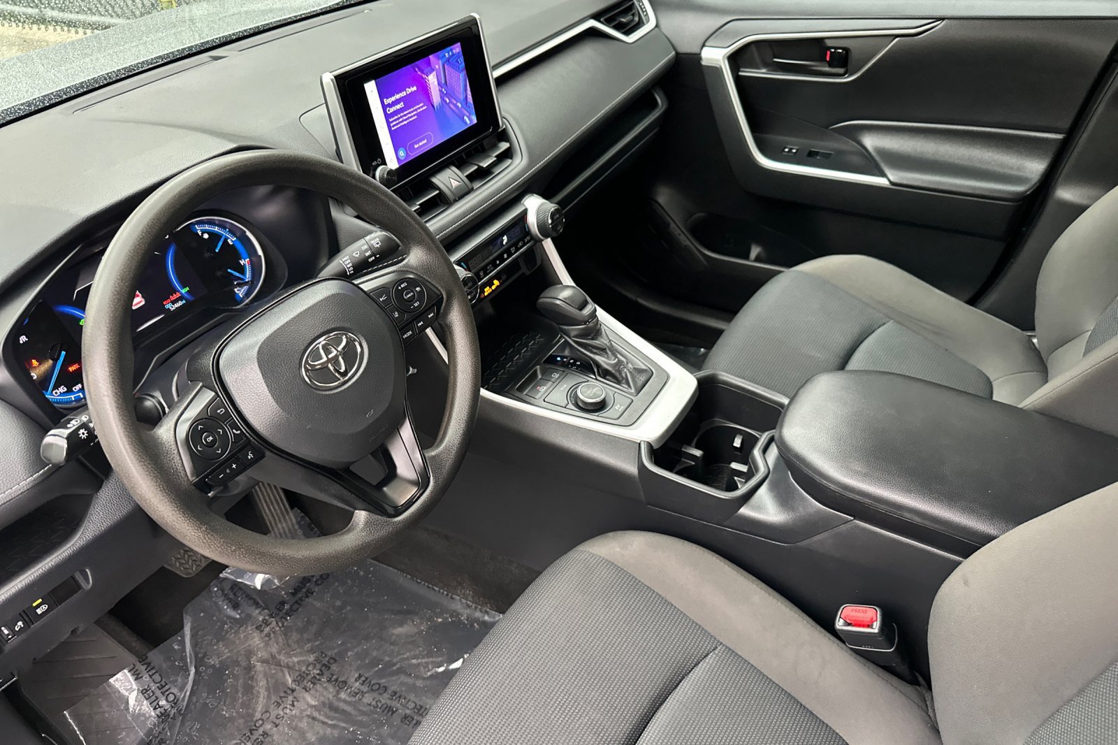 Used 2023 Toyota RAV4 LE AWD/4WD image 10