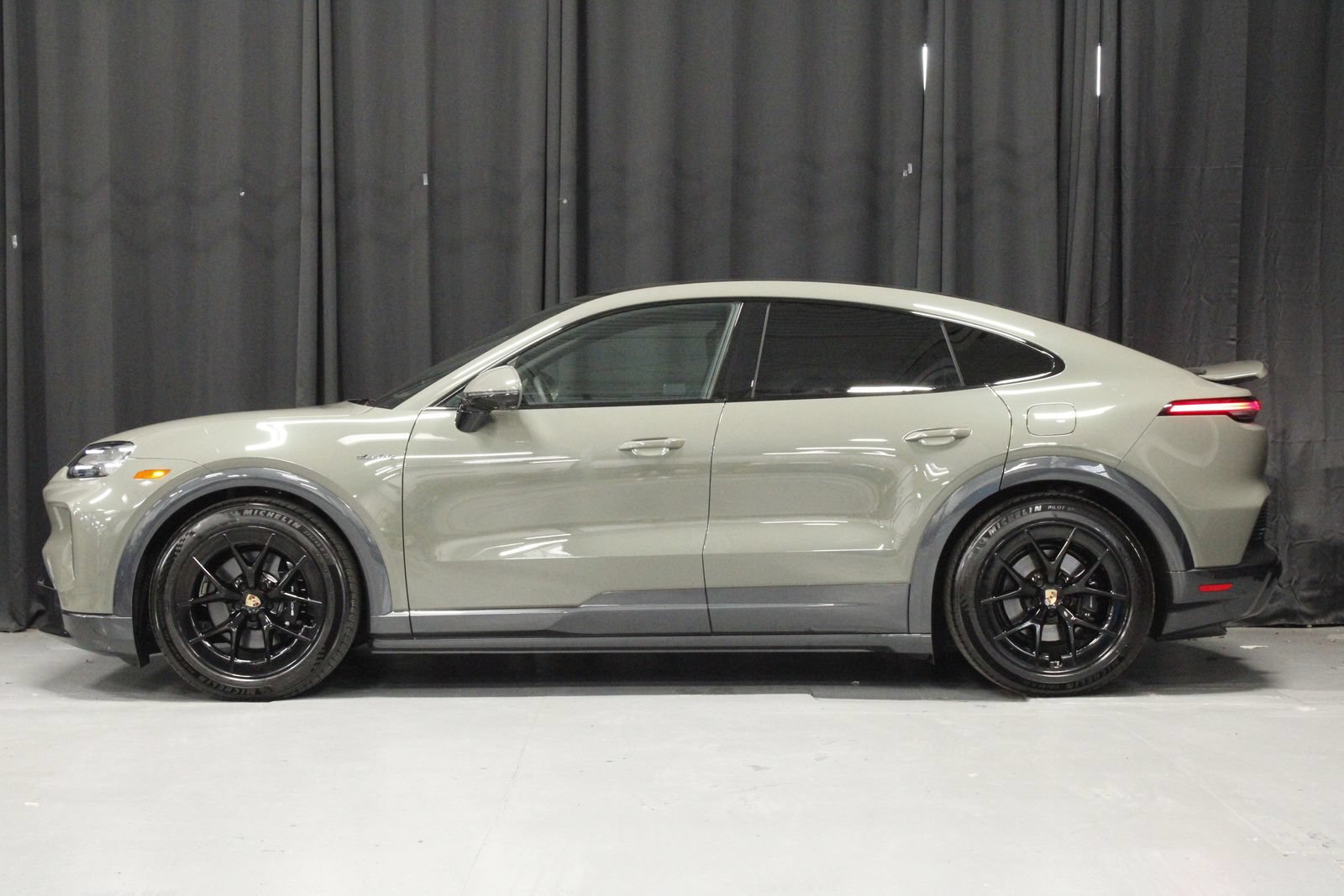 New 2026 Porsche Cayenne Electric Coupe AWD/4WD image 2