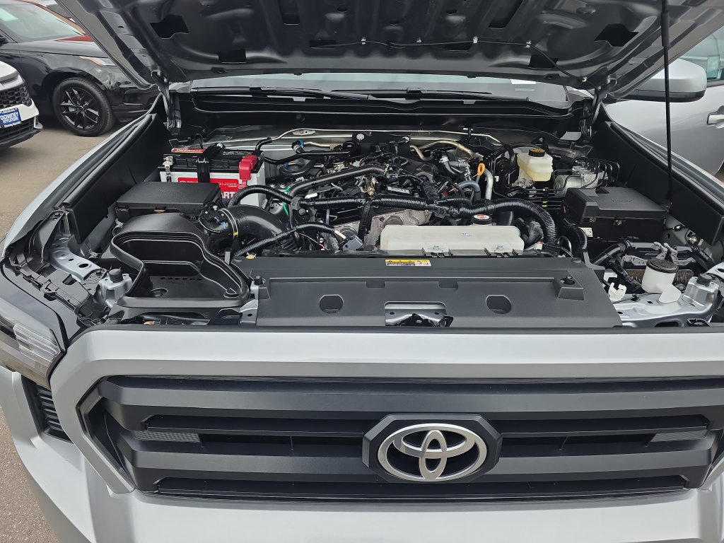 Used 2025 Toyota Tacoma SR5 AWD/4WD image 19