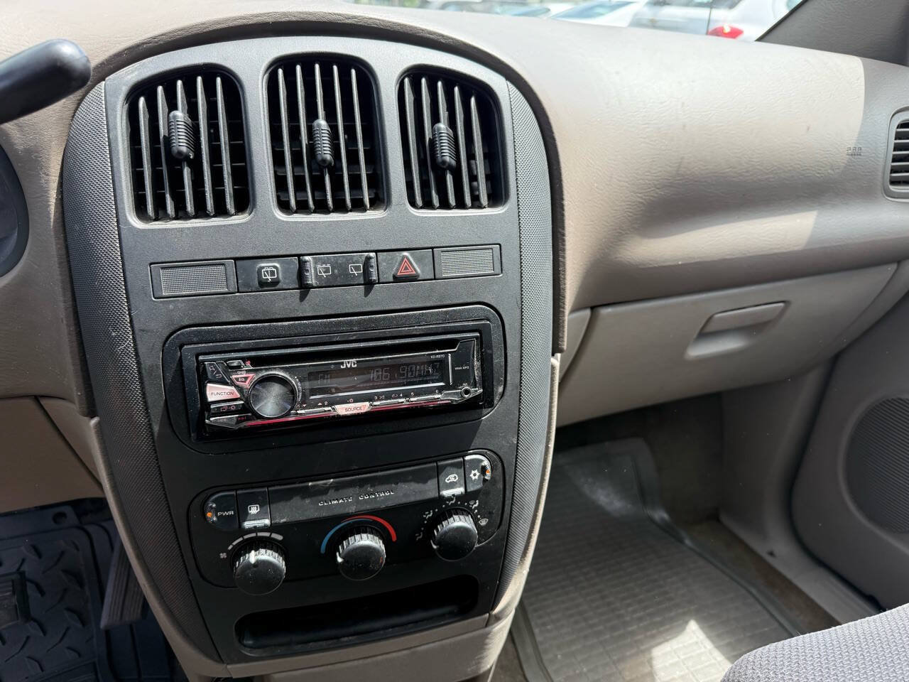 Used 2002 Dodge Caravan SE FWD image 21