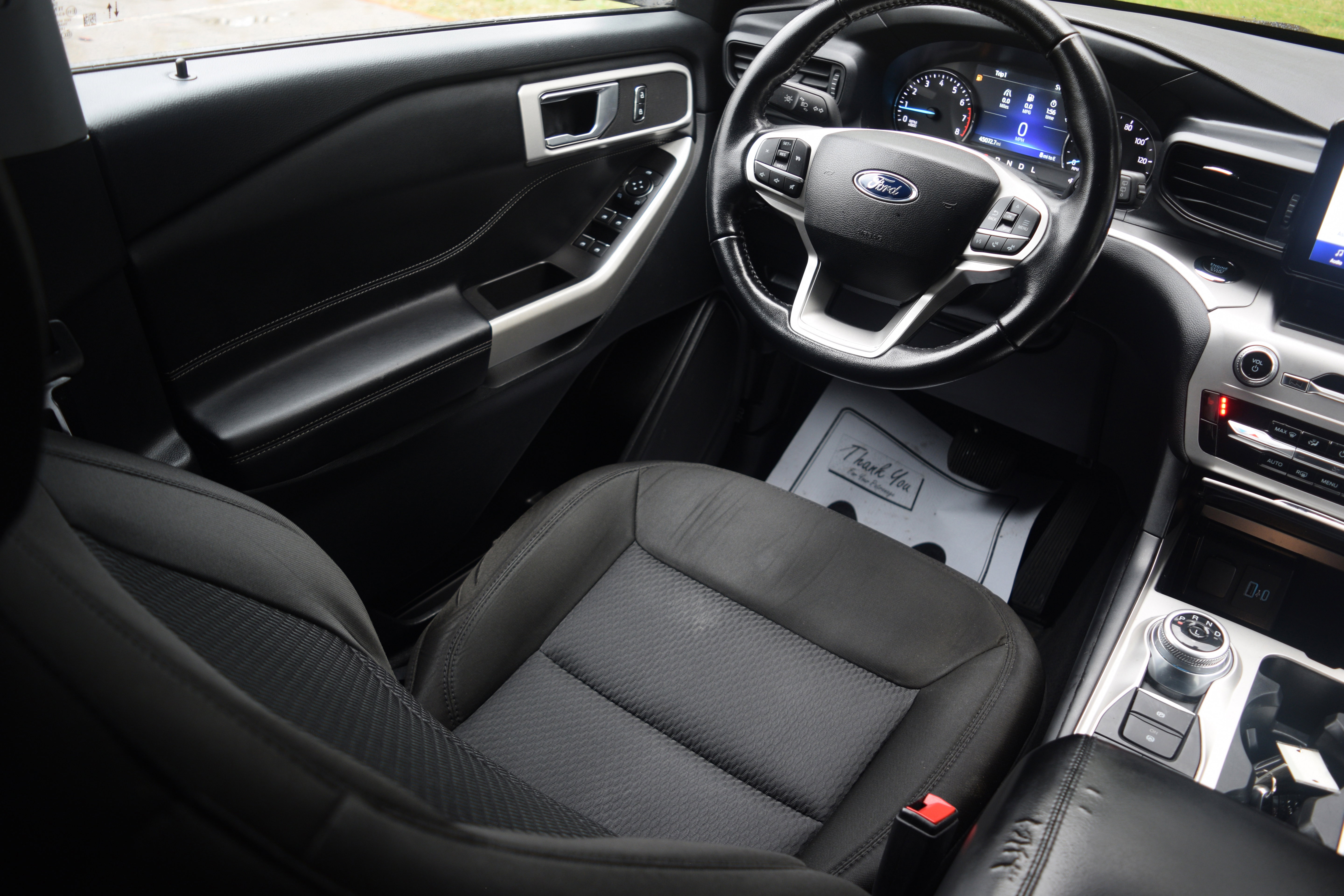 Used 2022 Ford Explorer XLT image 2