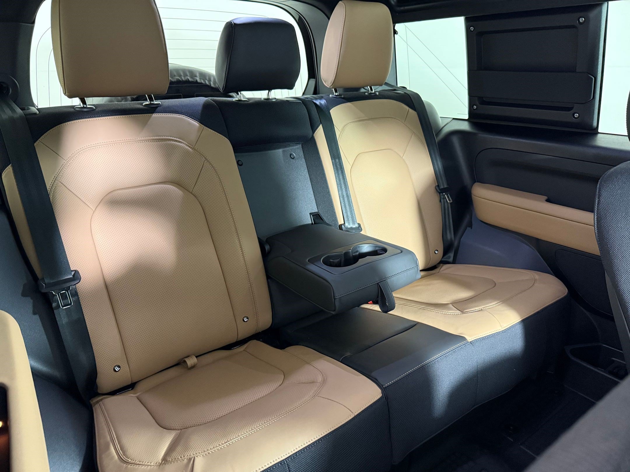 New 2026 Land Rover Defender 90 V8 AWD/4WD image 27