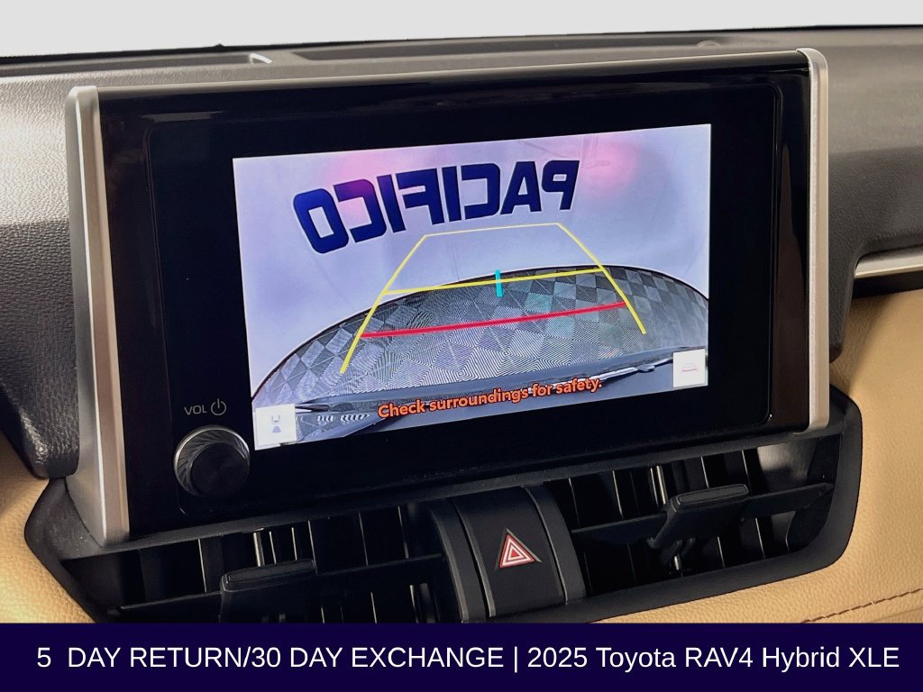 Used 2025 Toyota RAV4 XLE AWD/4WD image 19