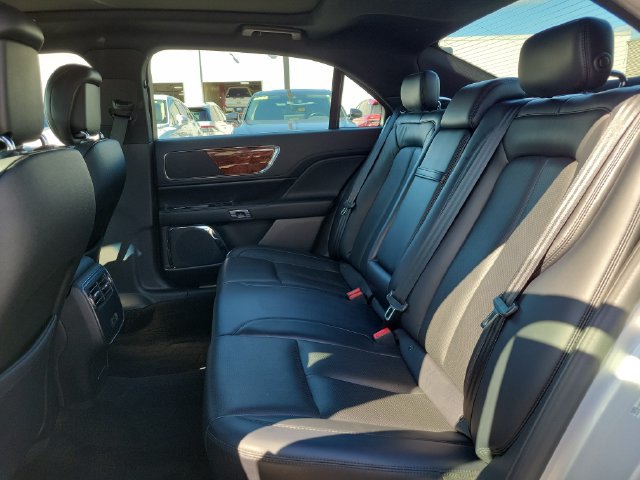 Used 2018 Lincoln Continental Select w/ Continental Climate Package AWD/4WD image 23