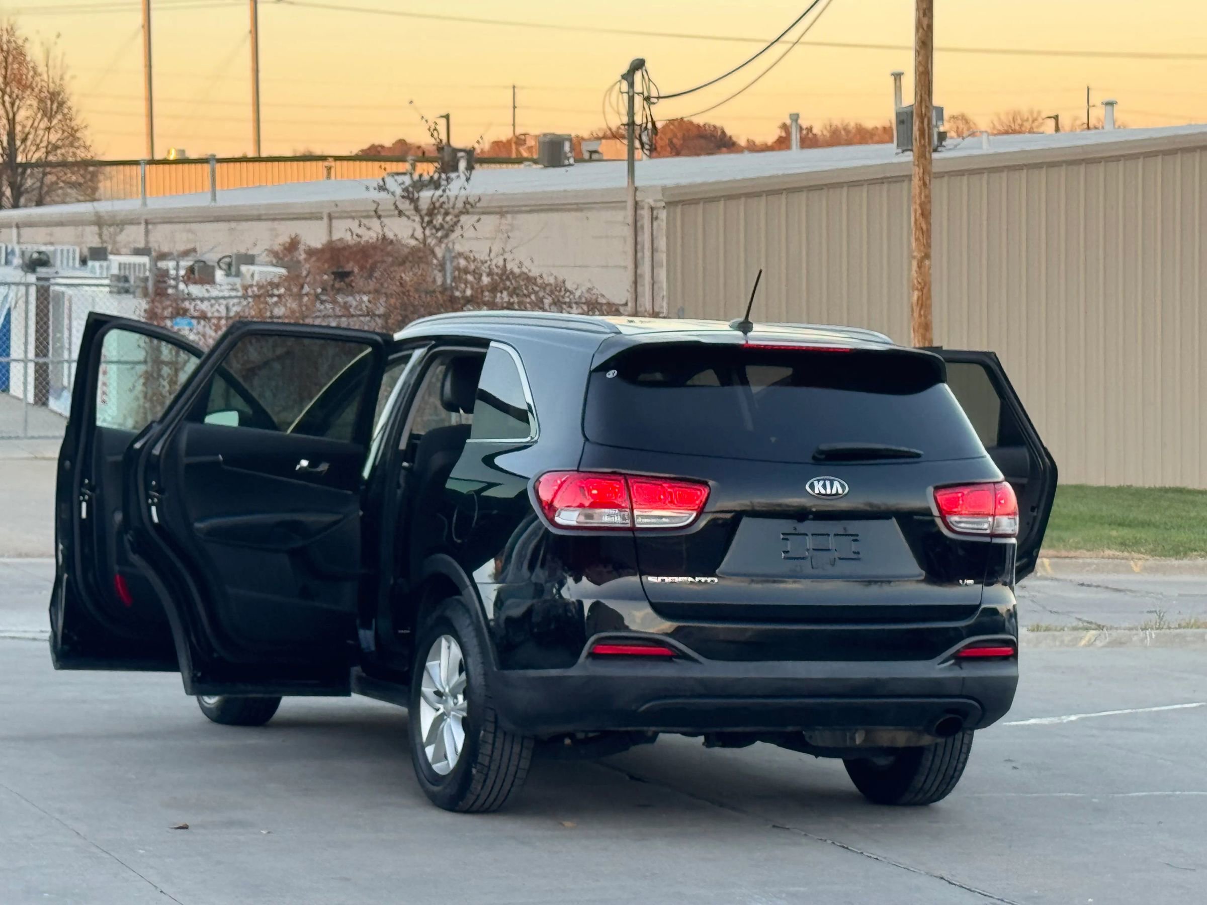Used 2017 Kia Sorento LX Sport Utility 4D image 24