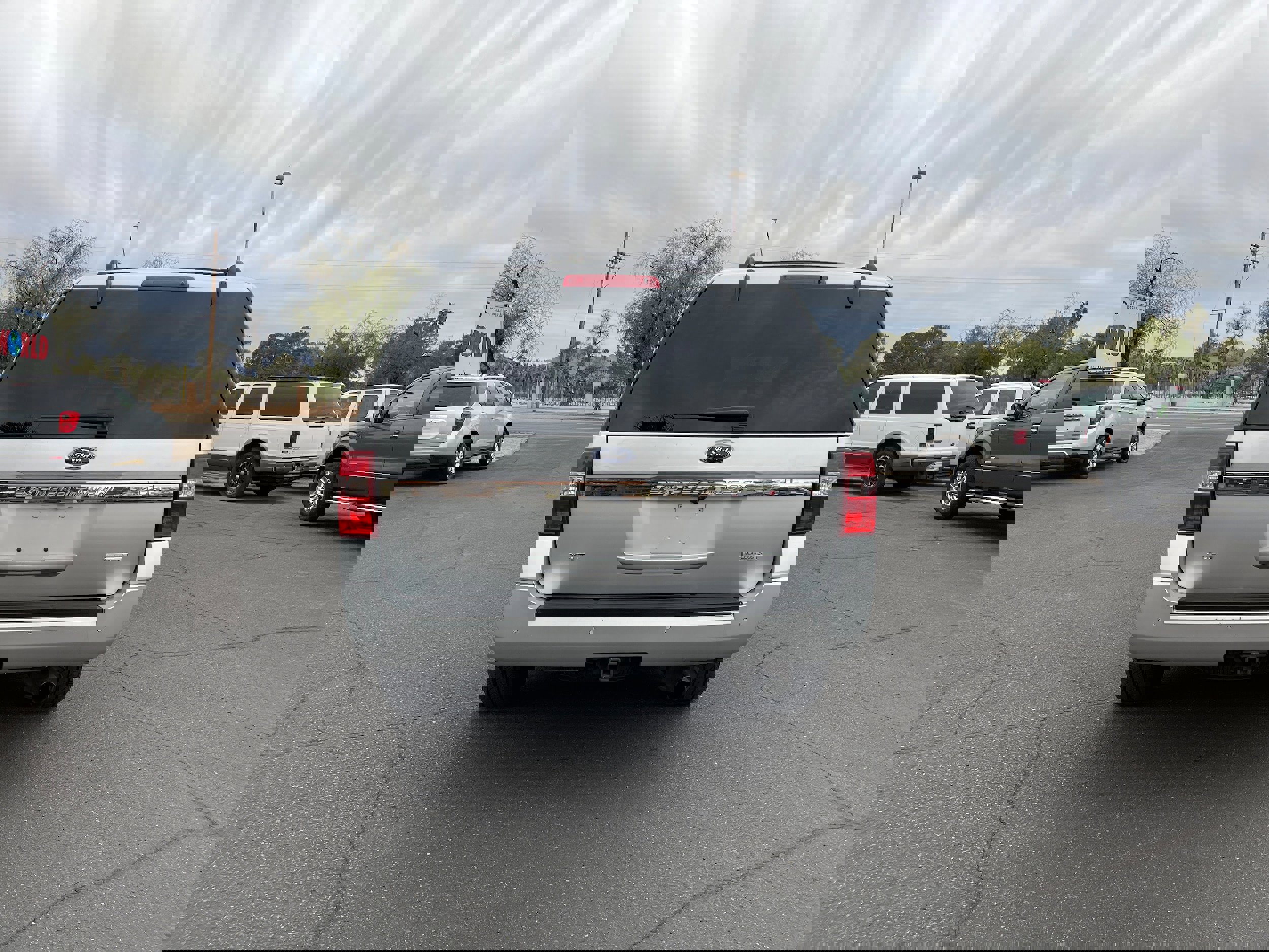 Used 2017 Ford Expedition EL XLT image 4