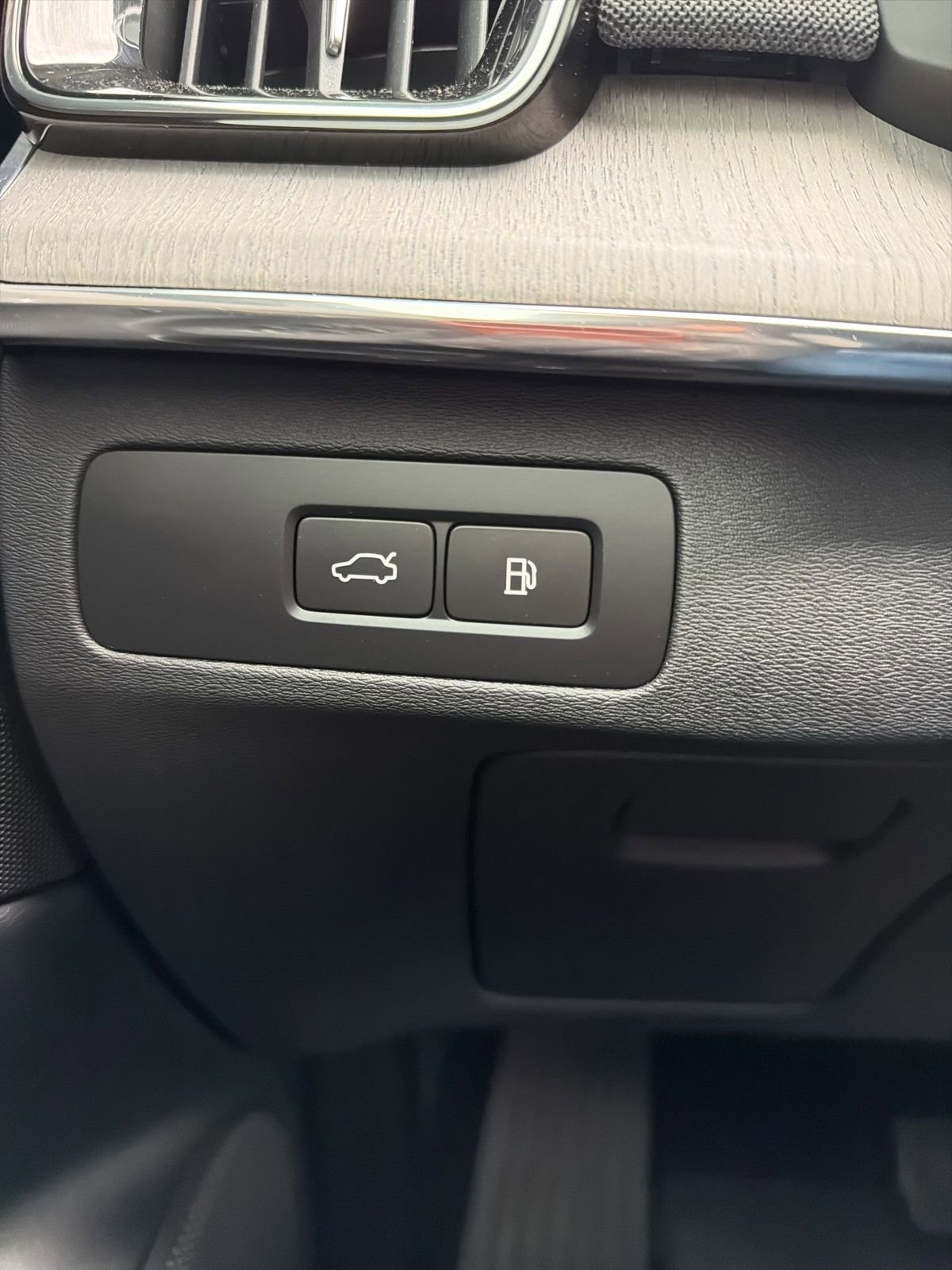 Used 2025 Volvo XC90 T8 Ultra w/ Protection Package Premier image 36