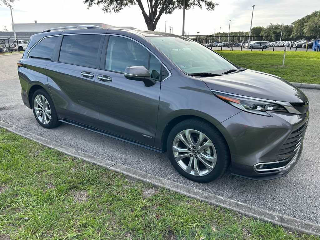 Certified 2021 Toyota Sienna Platinum FWD image 8