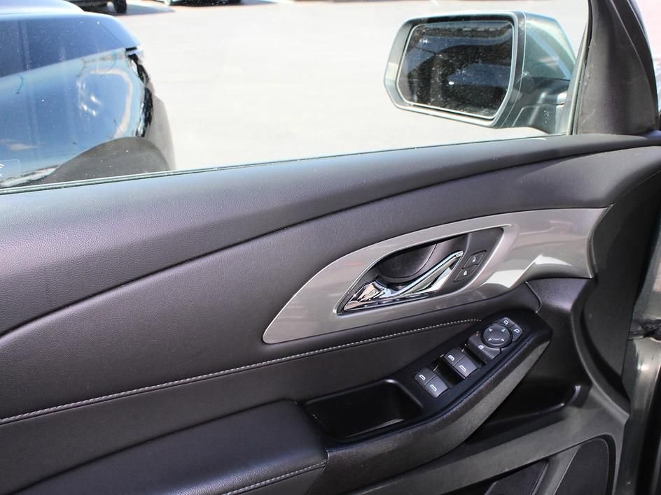 Used 2023 Chevrolet Traverse LT image 23