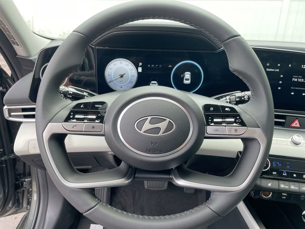 New 2025 Hyundai Elantra Limited image 39