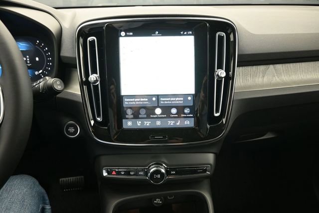 New 2026 Volvo XC40 B4 Core w/ Climate Package FWD image 12