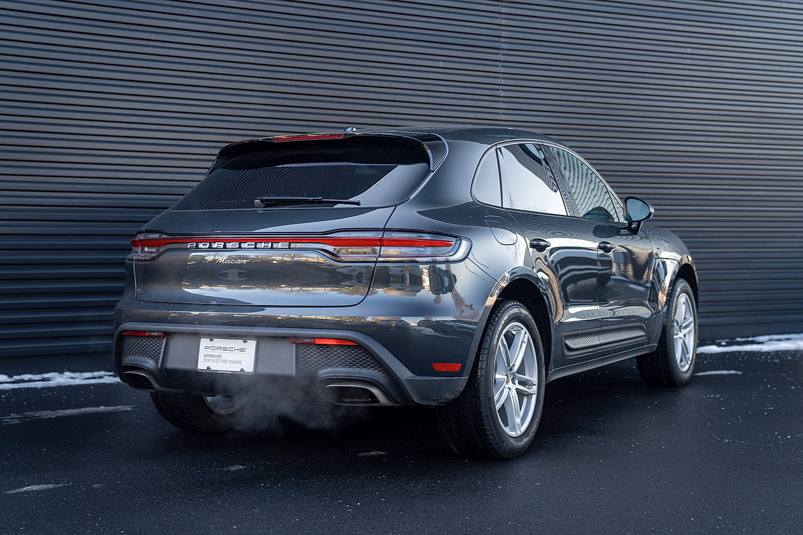Certified 2025 Porsche Macan AWD/4WD image 27