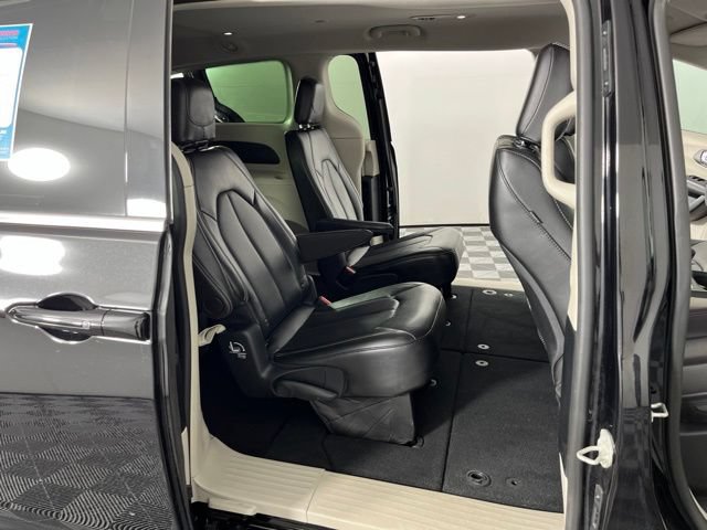 Used 2024 Chrysler Pacifica Touring-L FWD image 51
