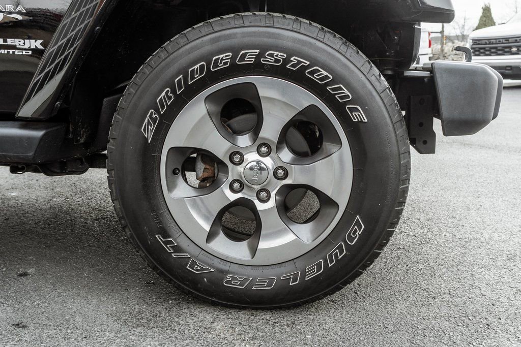 Used 2018 Jeep Wrangler Unlimited Sahara image 5