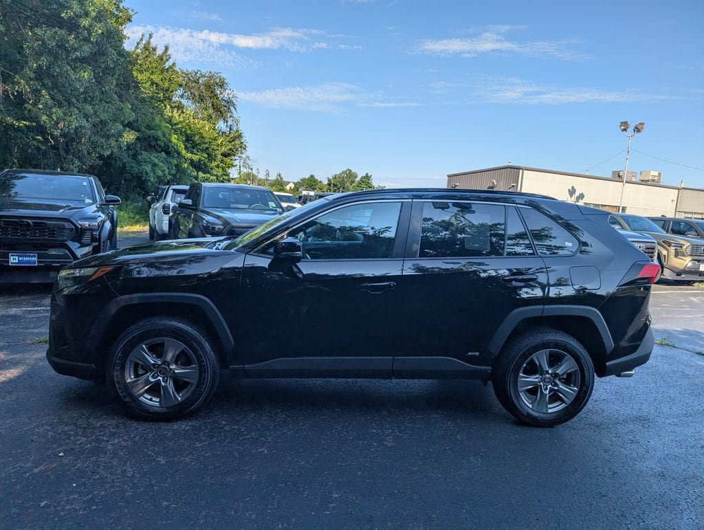 Used 2023 Toyota RAV4 XLE w/ Convenience Package AWD/4WD image 3