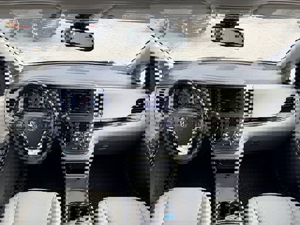 Used 2019 Toyota Sienna XLE image 15
