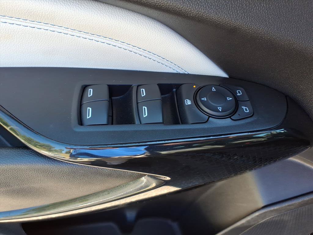 Used 2025 Chevrolet Trax LT FWD image 23