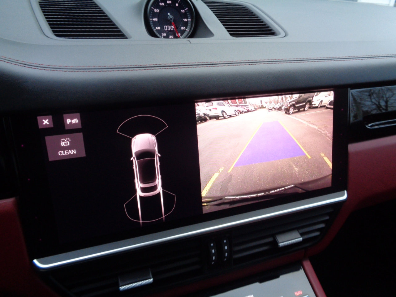 Used 2021 Porsche Cayenne Turbo w/ Performance Package (PG2) AWD/4WD image 39