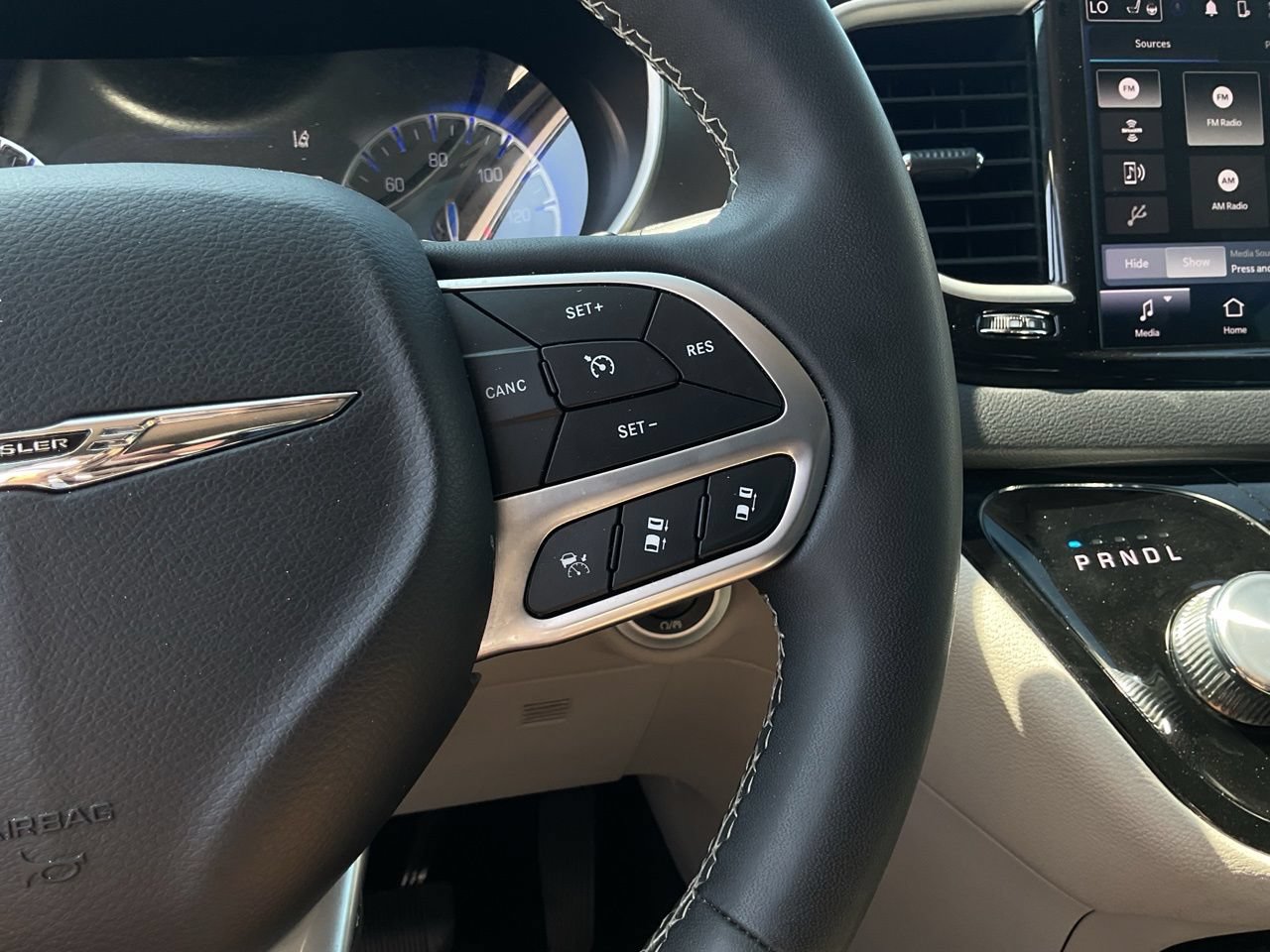 Used 2024 Chrysler Pacifica Touring-L FWD image 40