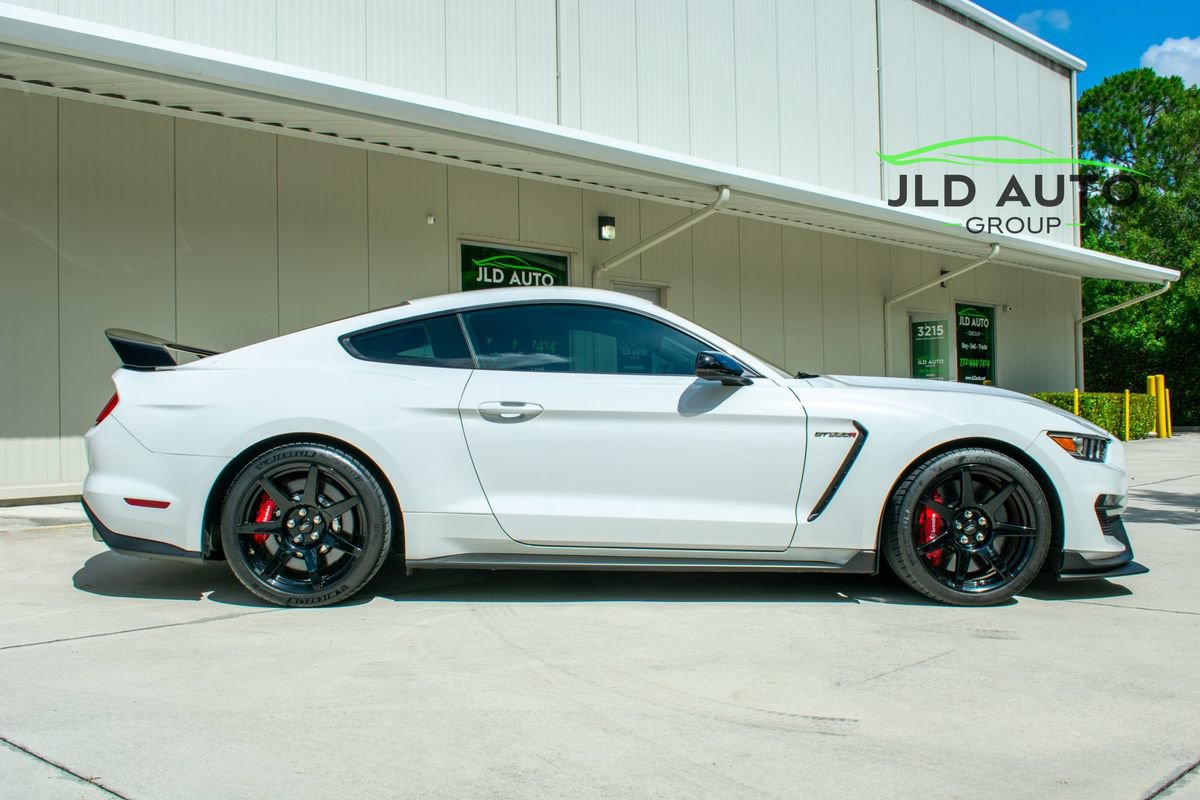 Used 2019 Ford Mustang Shelby GT350R w/ GT350R Equipment Group 920A RWD image 6