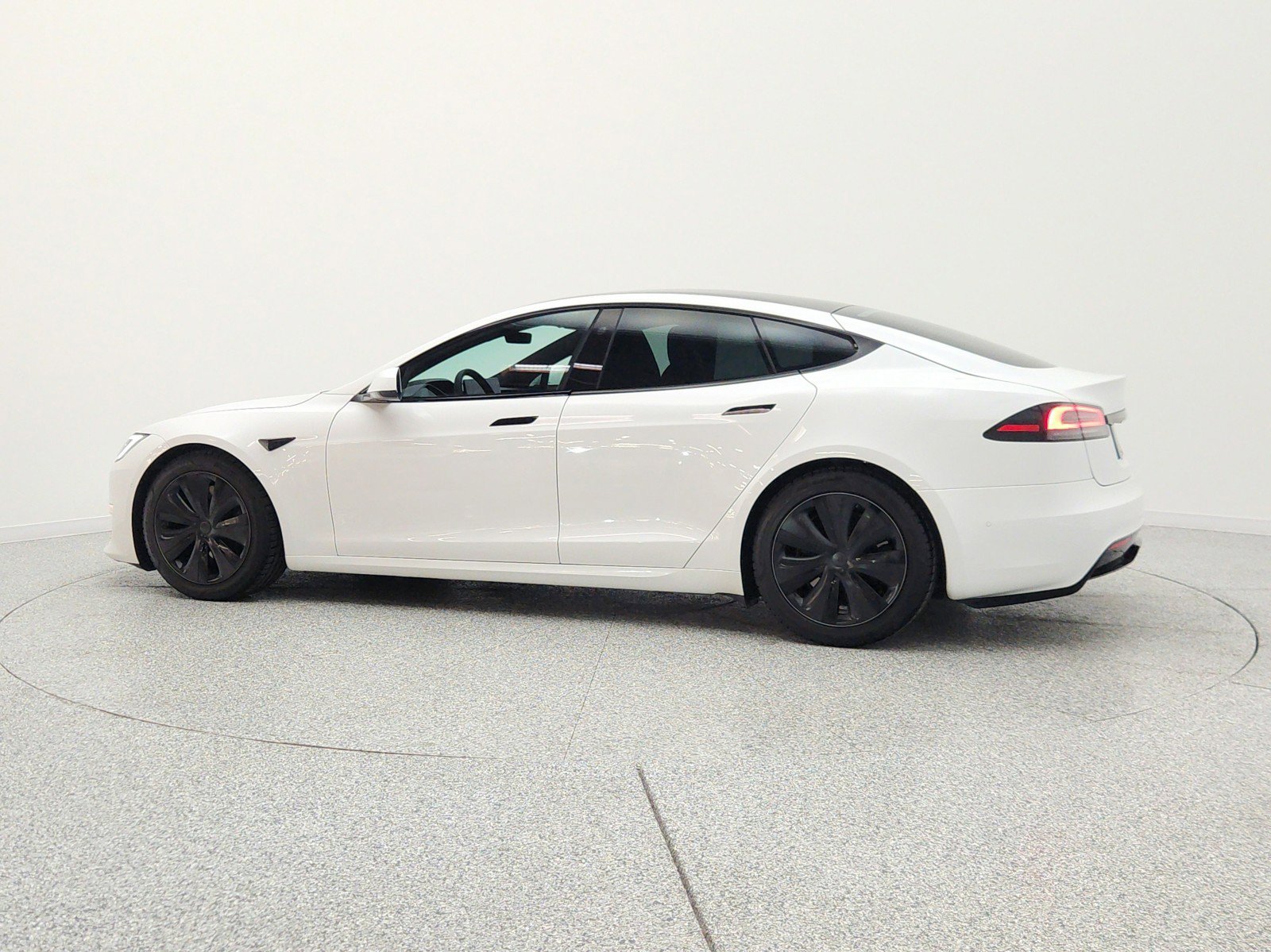 Used 2022 Tesla Model S AWD/4WD image 8