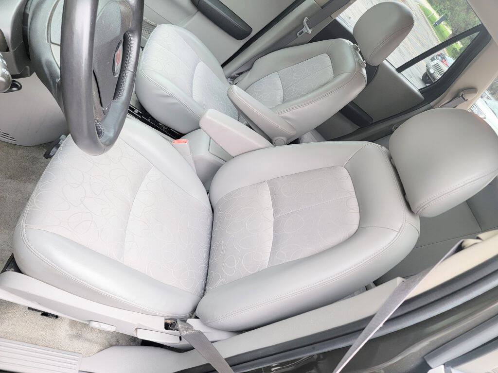 Used 2004 Saturn Vue 2WD V6 w/ Safe & Sound Pkg image 6