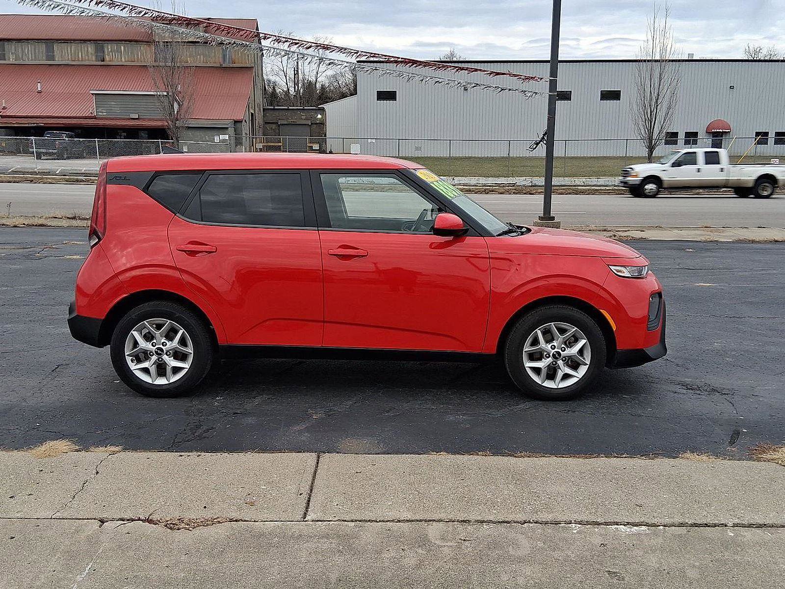 Used 2022 Kia Soul LX w/ Technology Package image 2