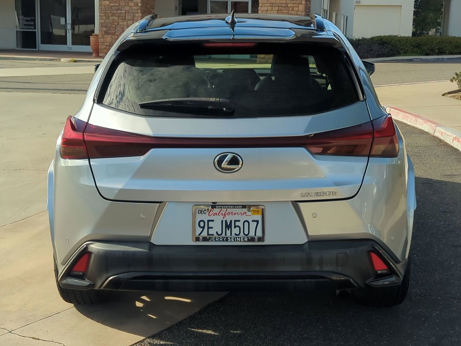 Used 2023 Lexus UX 250h F Sport image 4