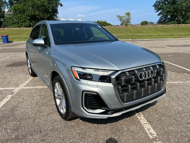 Used 2025 Audi Q7 3.0T Premium Plus AWD/4WD image 2