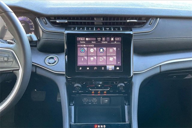 Used 2024 Jeep Grand Cherokee L Laredo image 7