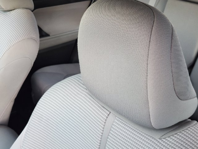 Used 2024 Toyota Highlander LE FWD image 12