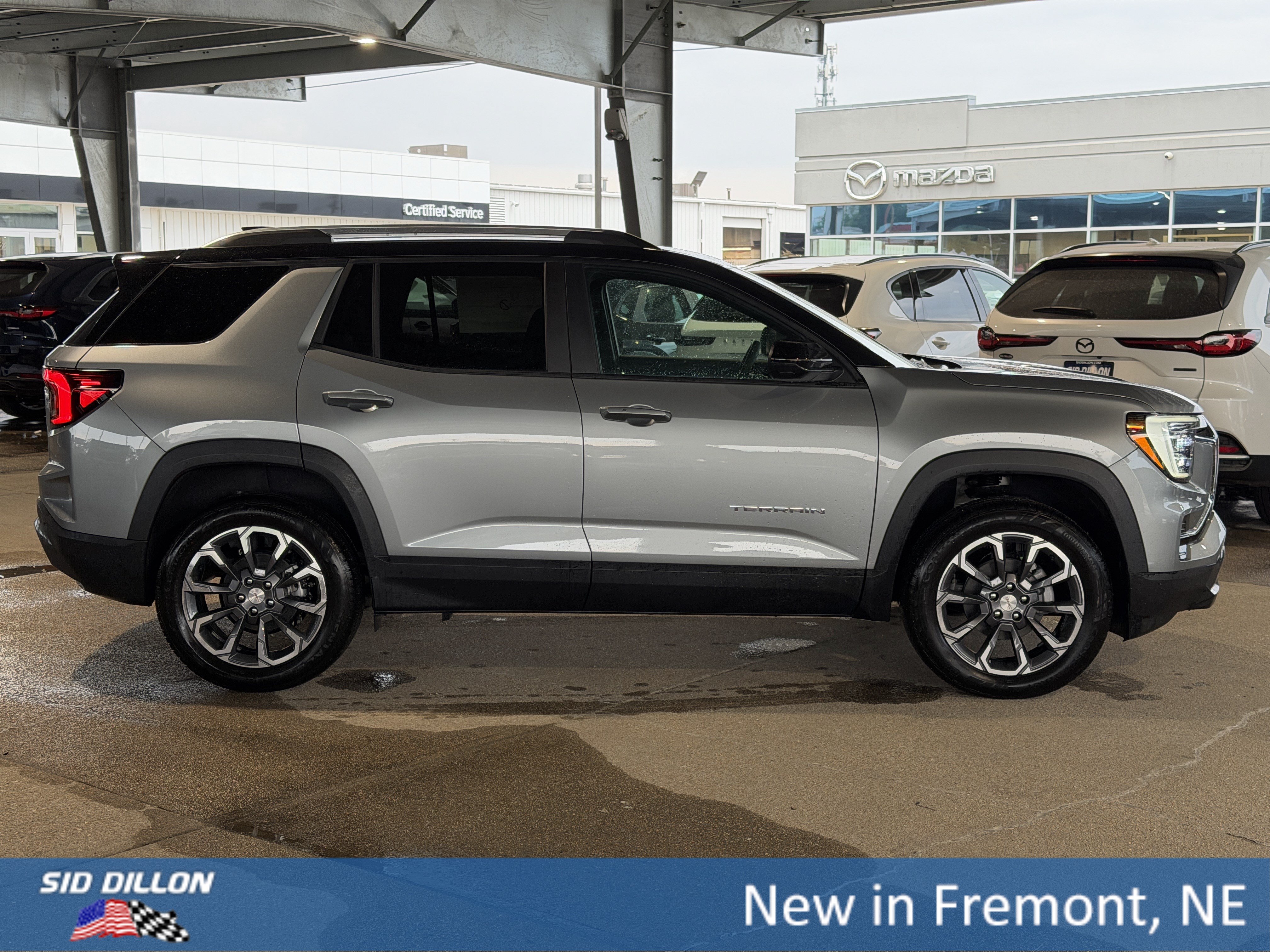 New 2027 GMC Terrain Elevation w/ Elevation Premium Package AWD/4WD image 3