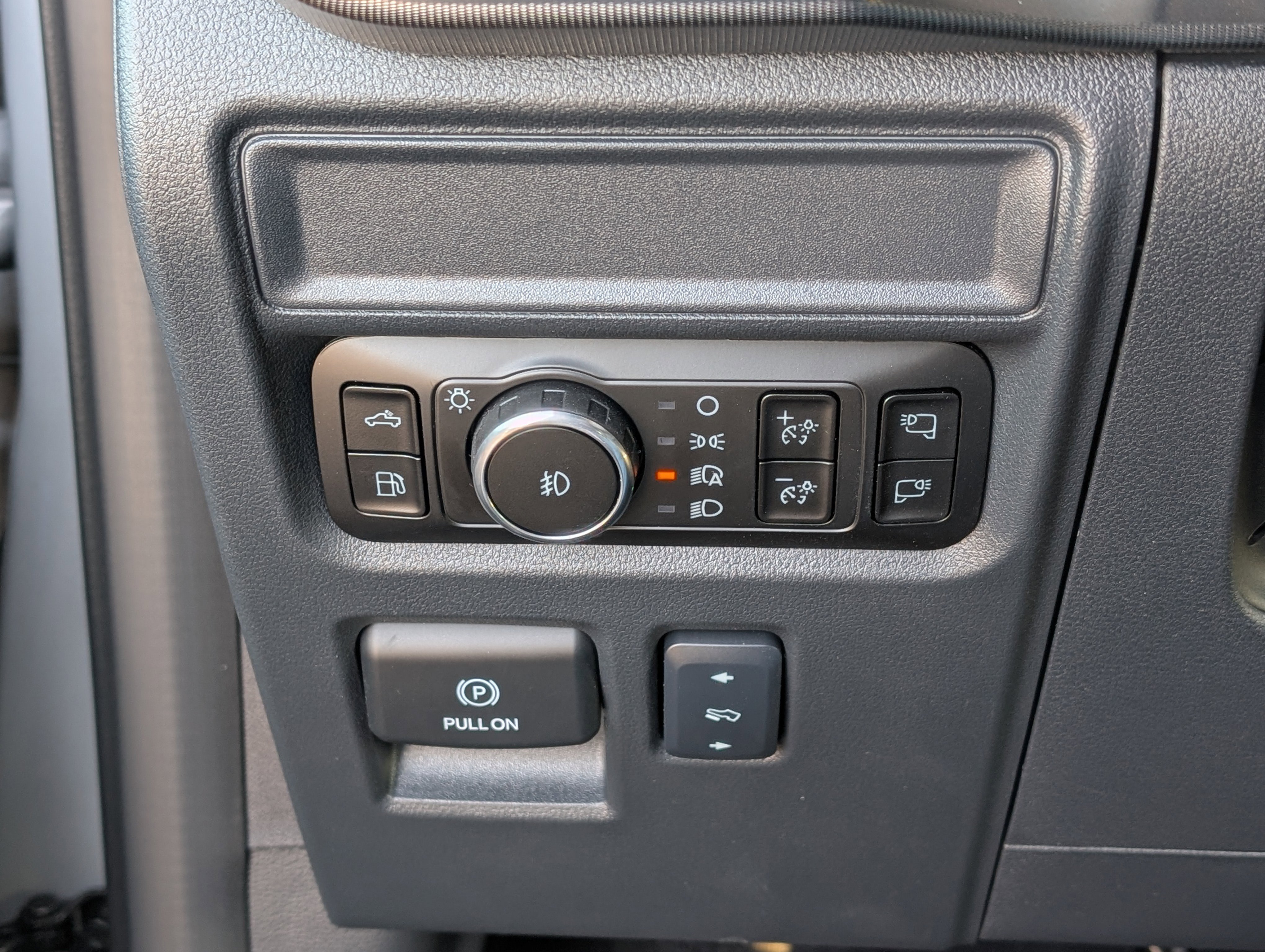 New 2025 Ford F150 Lariat w/ Equipment Group 501A Mid image 18