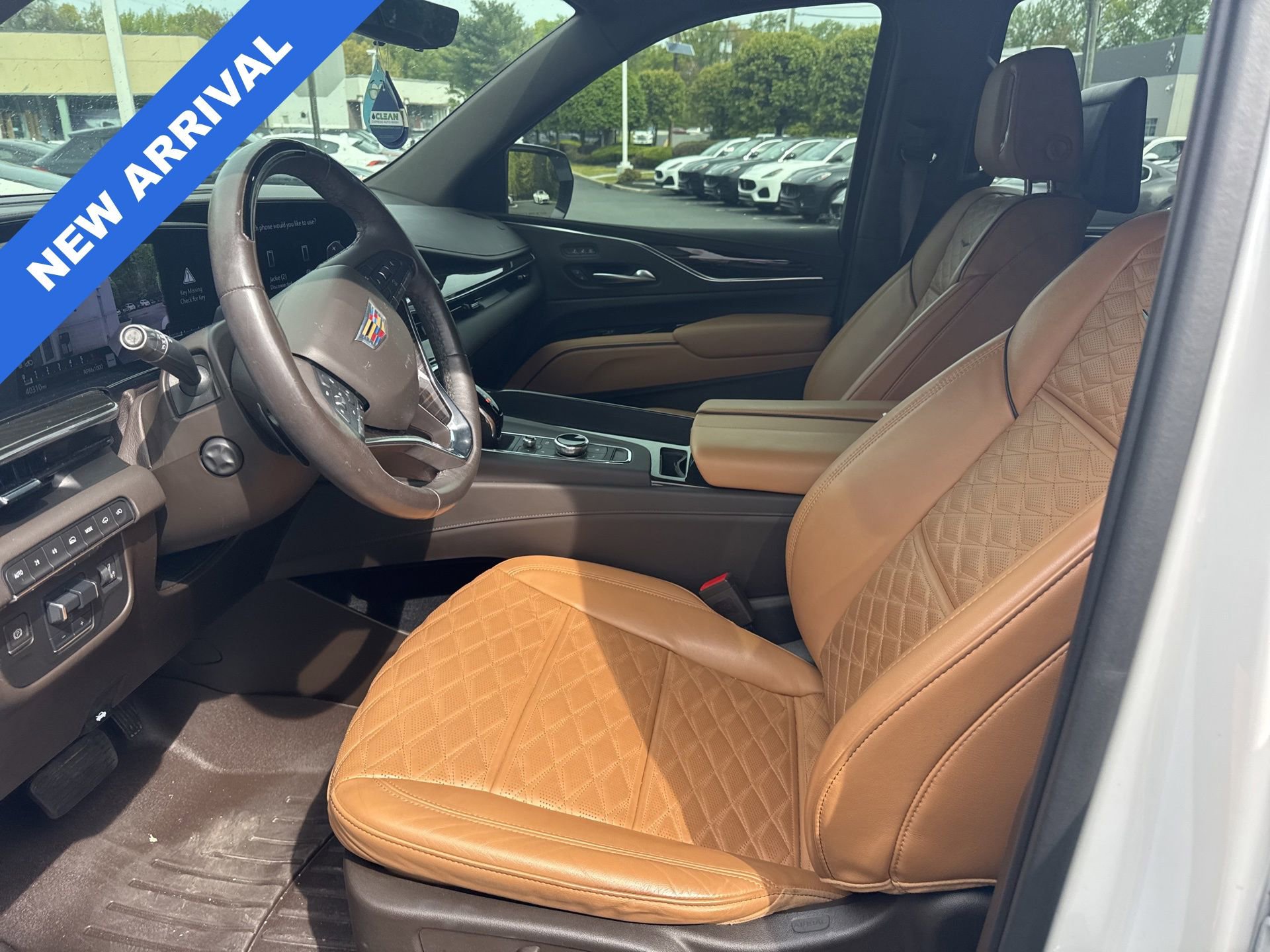 Used 2023 Cadillac Escalade Premium Luxury w/ Performance Package AWD/4WD image 6