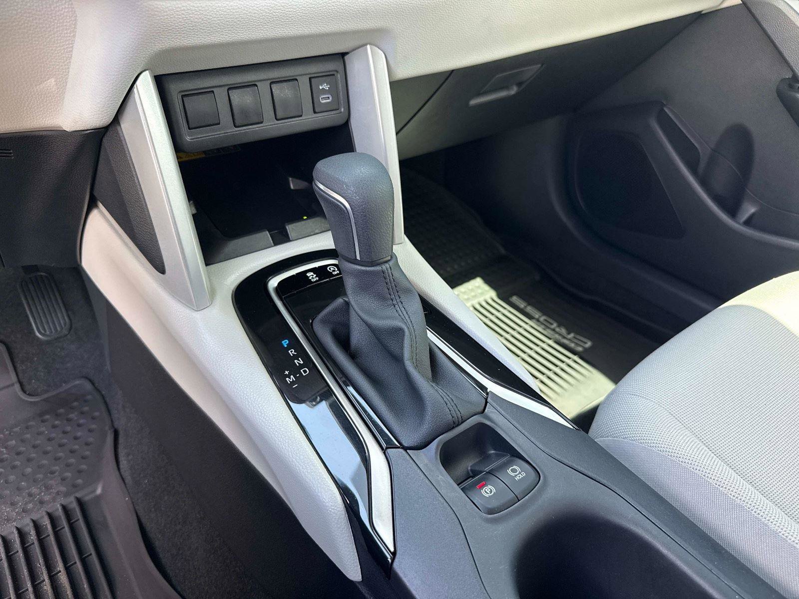 Used 2025 Toyota Corolla Cross LE image 24