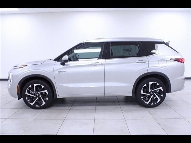Used 2023 Mitsubishi Outlander SEL image 2