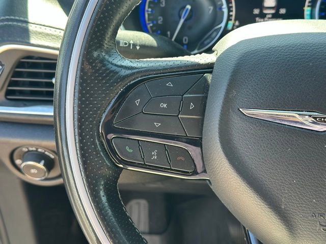 Used 2020 Chrysler Pacifica Limited w/ Advanced Safetytec Group FWD image 4