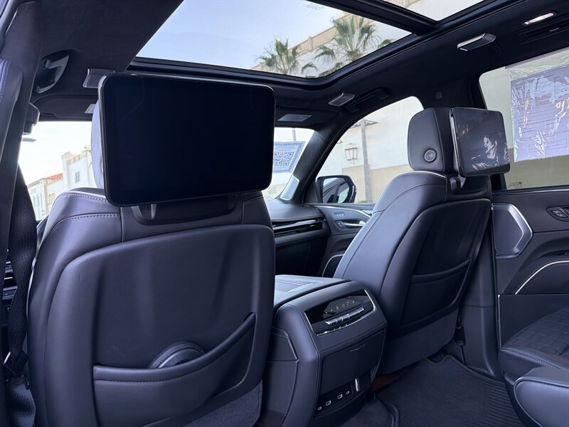 Used 2024 Cadillac Escalade V image 17