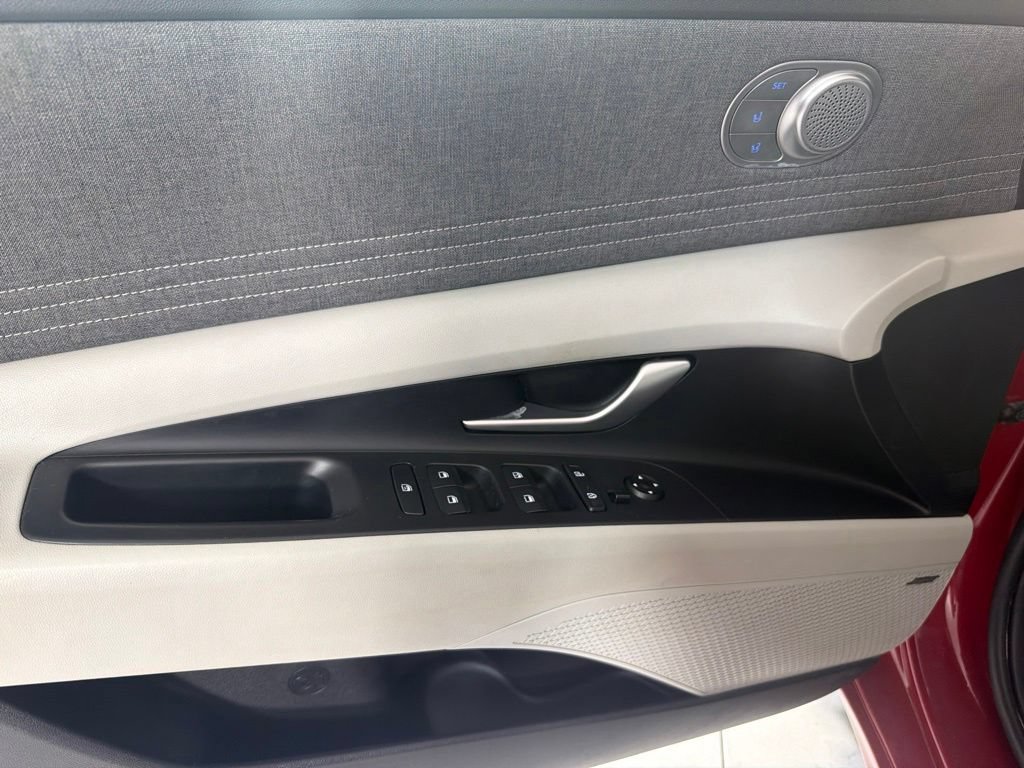 Used 2023 Hyundai Elantra Limited FWD image 14