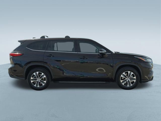 Used 2021 Toyota Highlander XLE image 9