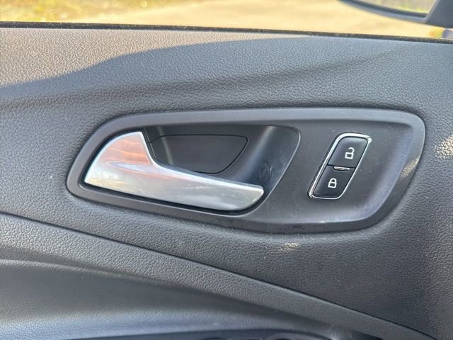 Used 2015 Ford Escape SE w/ SE Chrome Package image 17