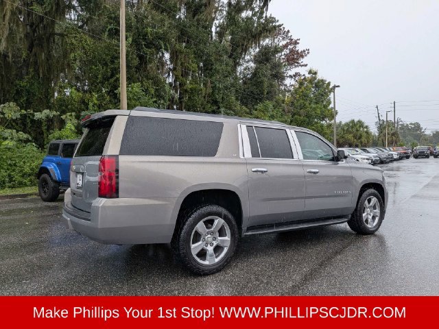 Used 2017 Chevrolet Suburban LT w/ Luxury Package RWD image 3