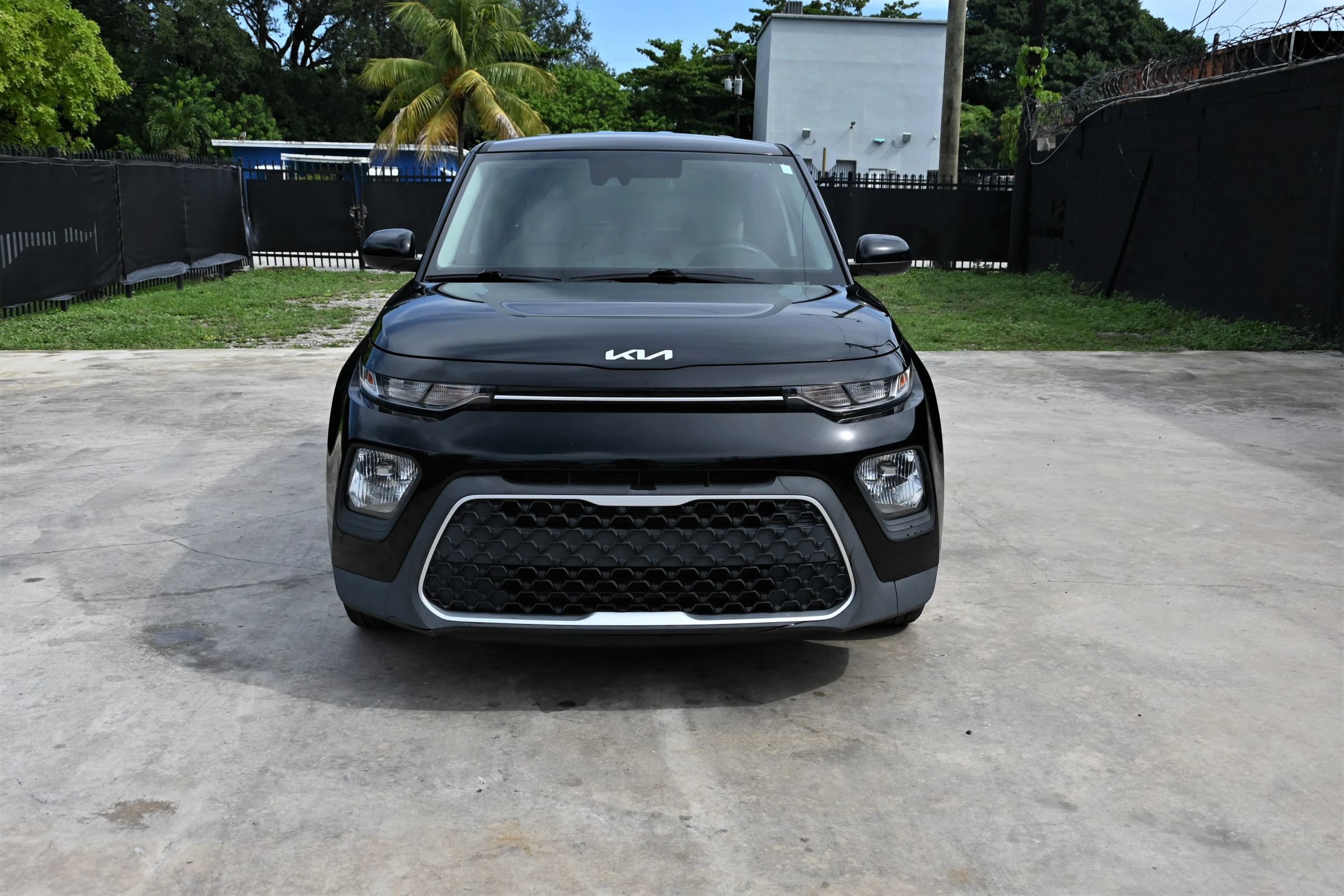 Used 2022 Kia Soul LX w/ Technology Package FWD image 2