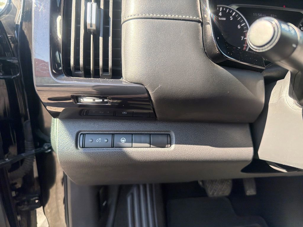 Used 2024 Nissan Pathfinder SV image 33