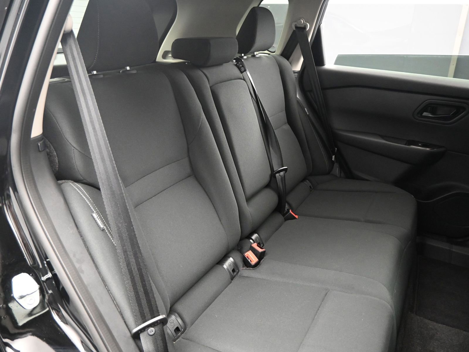 Used 2025 Nissan Rogue S image 13