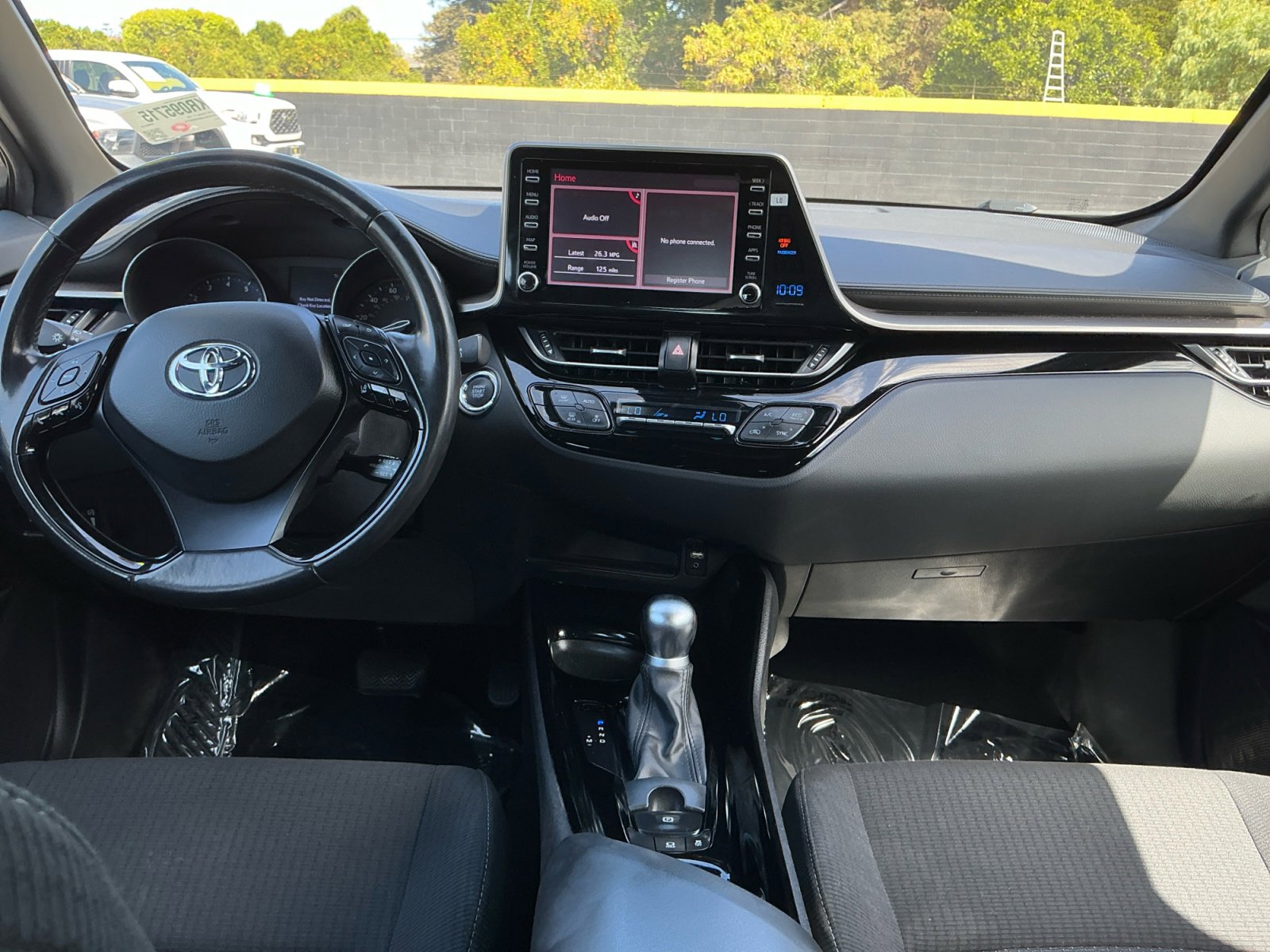Used 2019 Toyota C-HR XLE FWD image 5