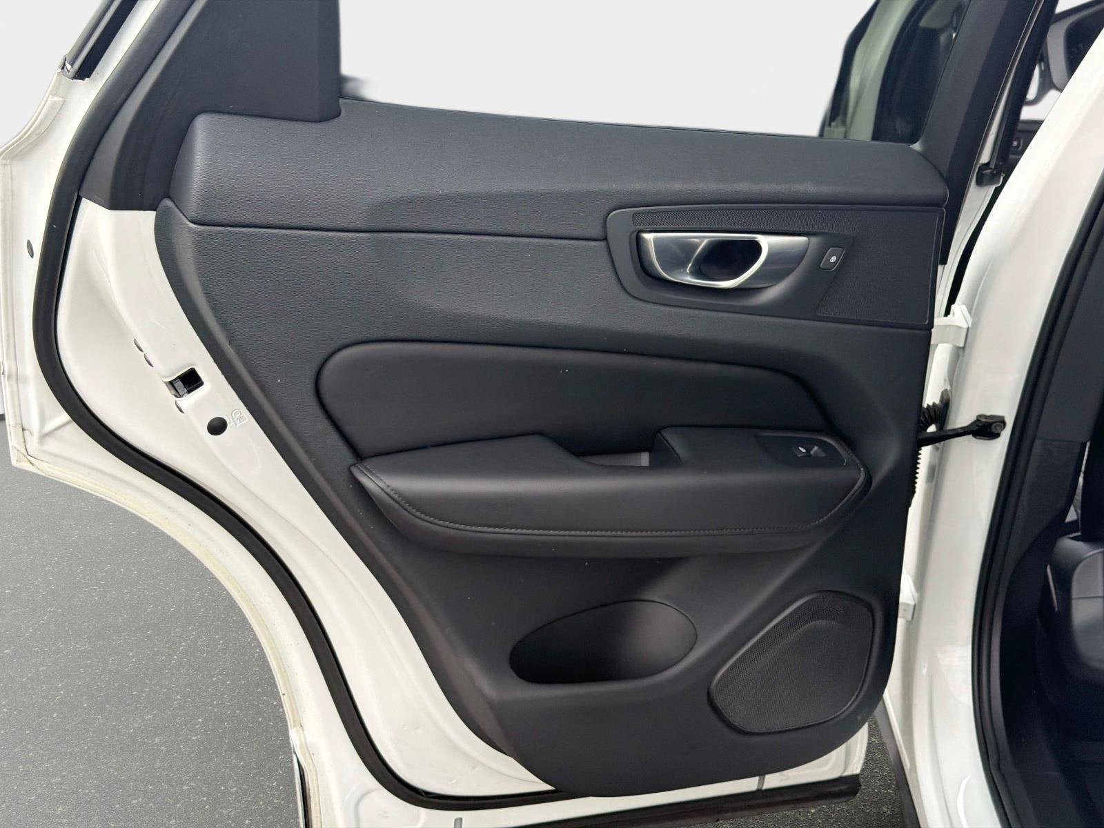 Certified 2024 Volvo XC60 B5 Plus w/ Protection Package Premier AWD/4WD image 12