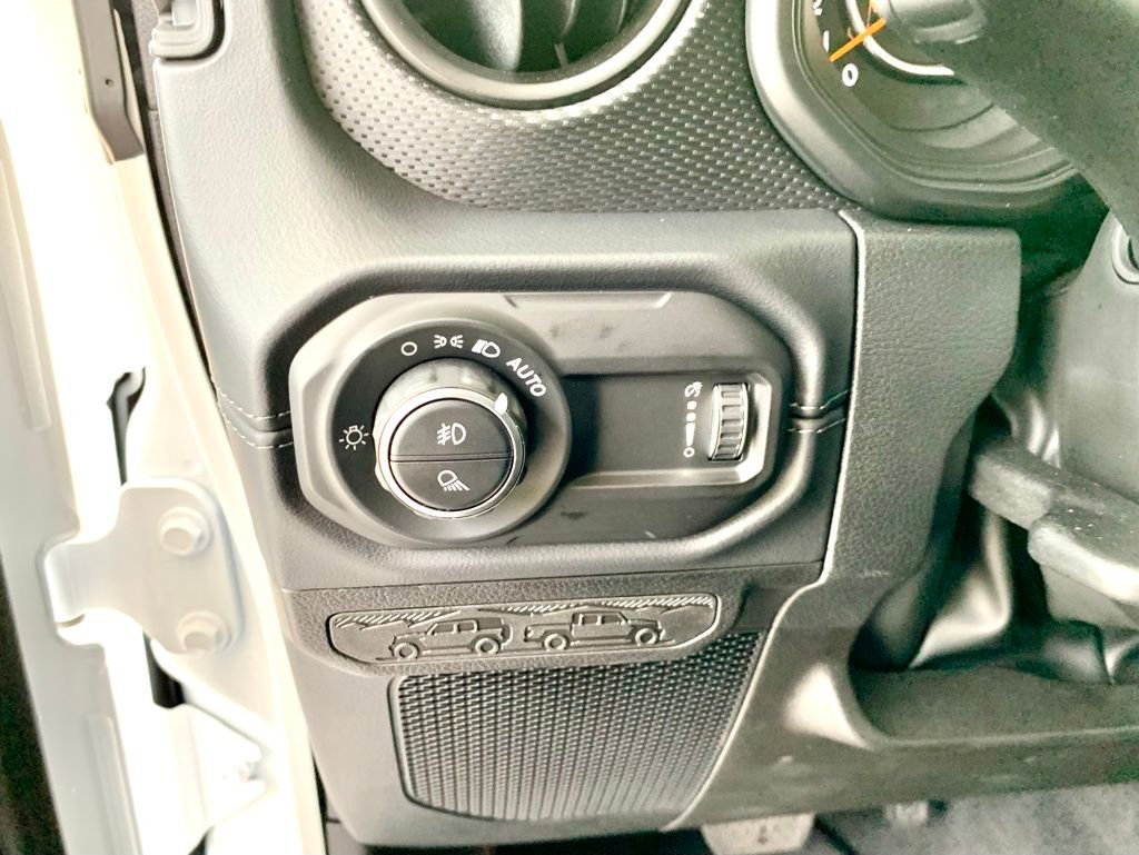 Used 2025 Jeep Gladiator Mojave AWD/4WD image 30