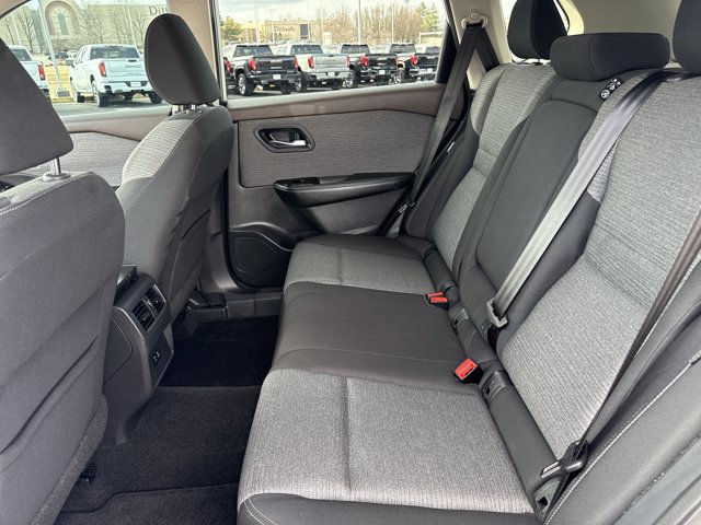 Used 2022 Nissan Rogue SV image 6