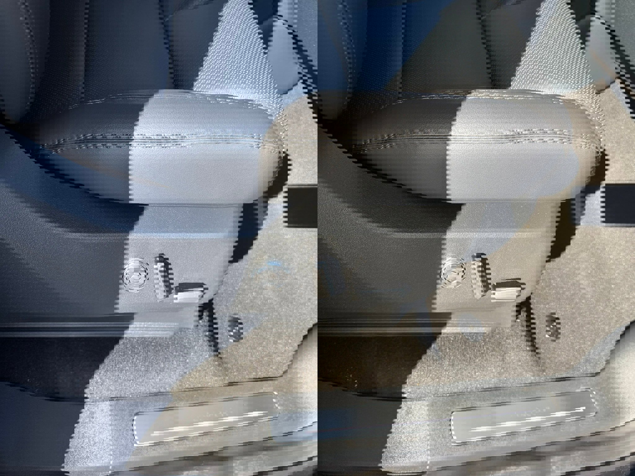 New 2025 Lincoln Navigator Reserve w/ Jet Appearance Package image 32